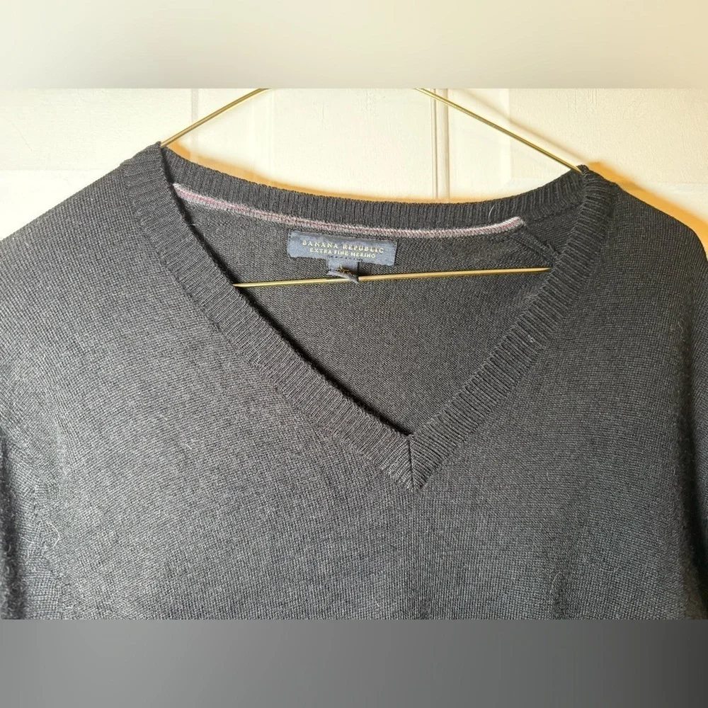 Banana Republic Men's Sweater Extra Fine Merino Wool Large Black V Neck